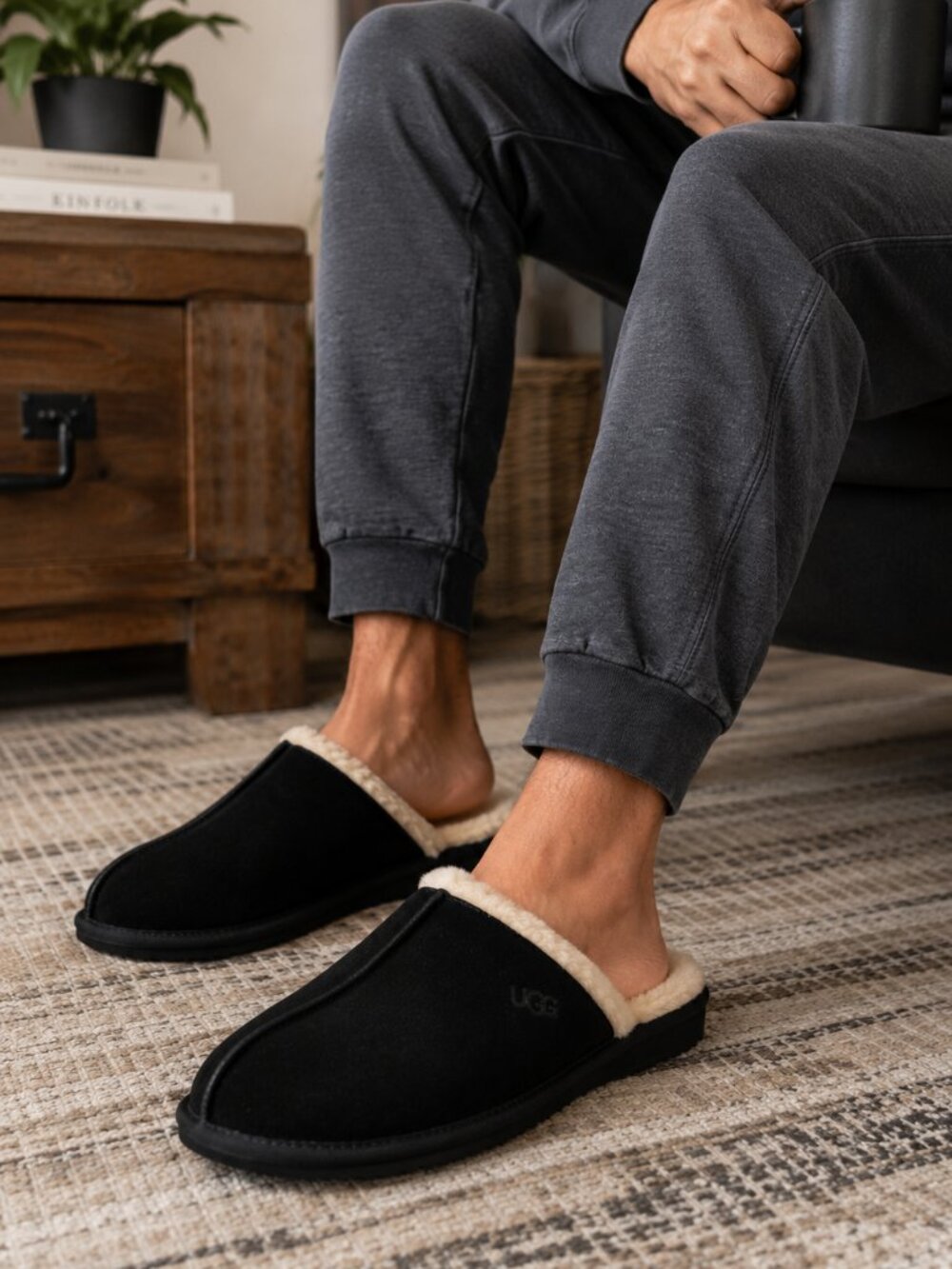 UGG Men's Scuff Slippers Black Suede Sheepskin Lined Cozy House Shoes Size 11